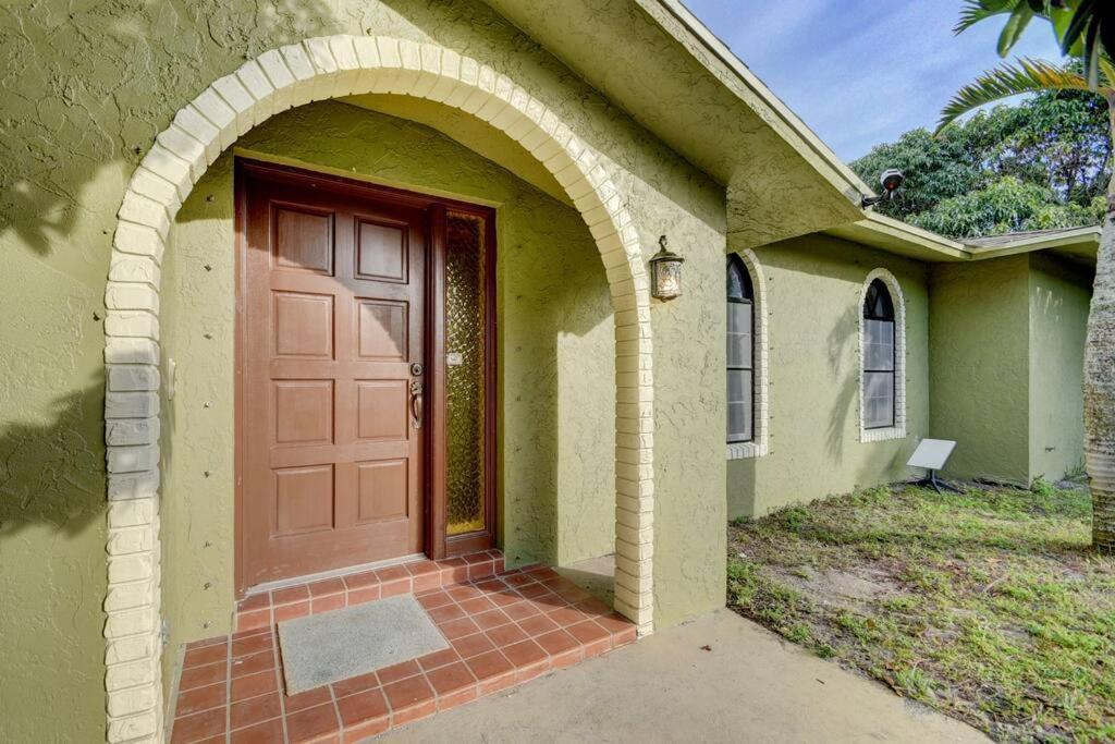 Ananda Farmhouse And Retreat. Lake Worth Beach Bagian luar foto