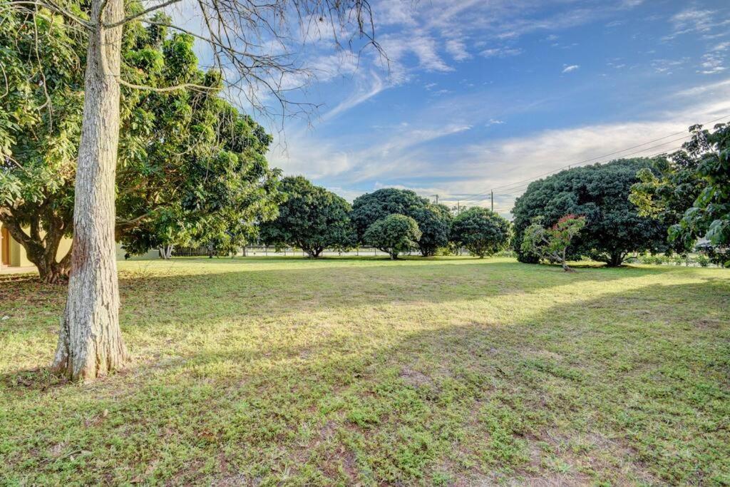 Ananda Farmhouse And Retreat. Lake Worth Beach Bagian luar foto