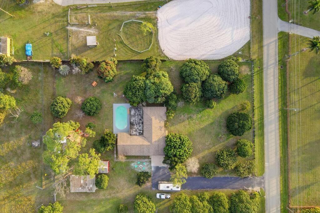 Ananda Farmhouse And Retreat. Lake Worth Beach Bagian luar foto