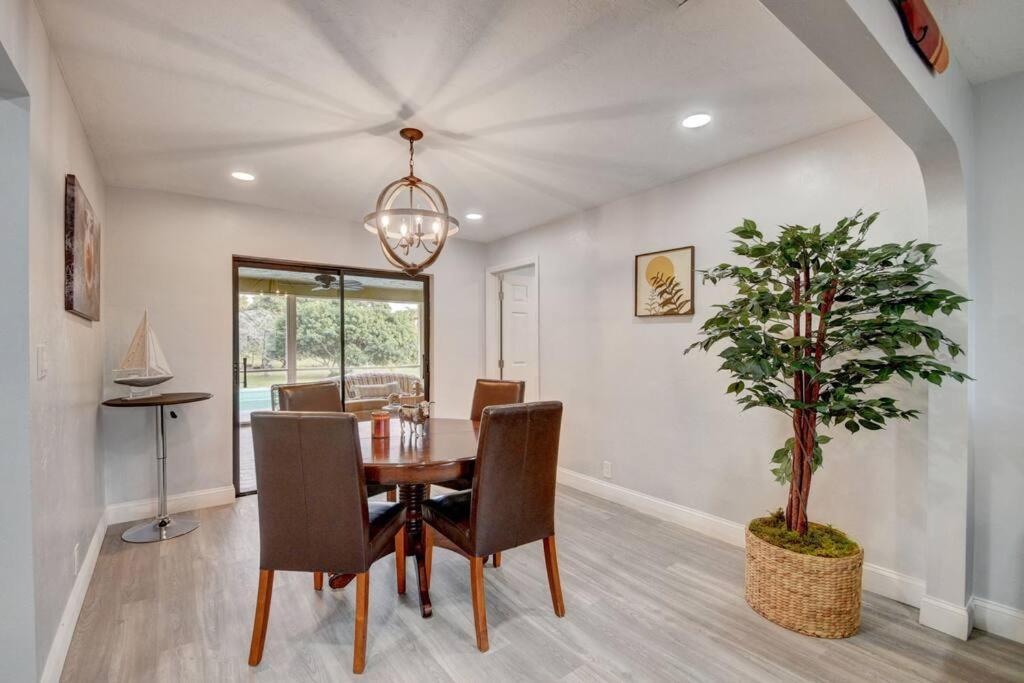 Ananda Farmhouse And Retreat. Lake Worth Beach Bagian luar foto