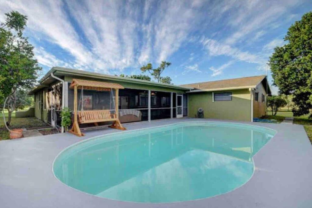Ananda Farmhouse And Retreat. Lake Worth Beach Bagian luar foto