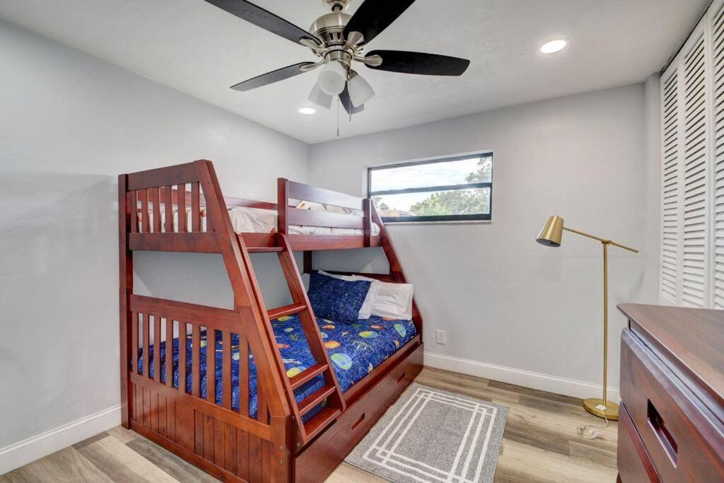 Ananda Farmhouse And Retreat. Lake Worth Beach Bagian luar foto