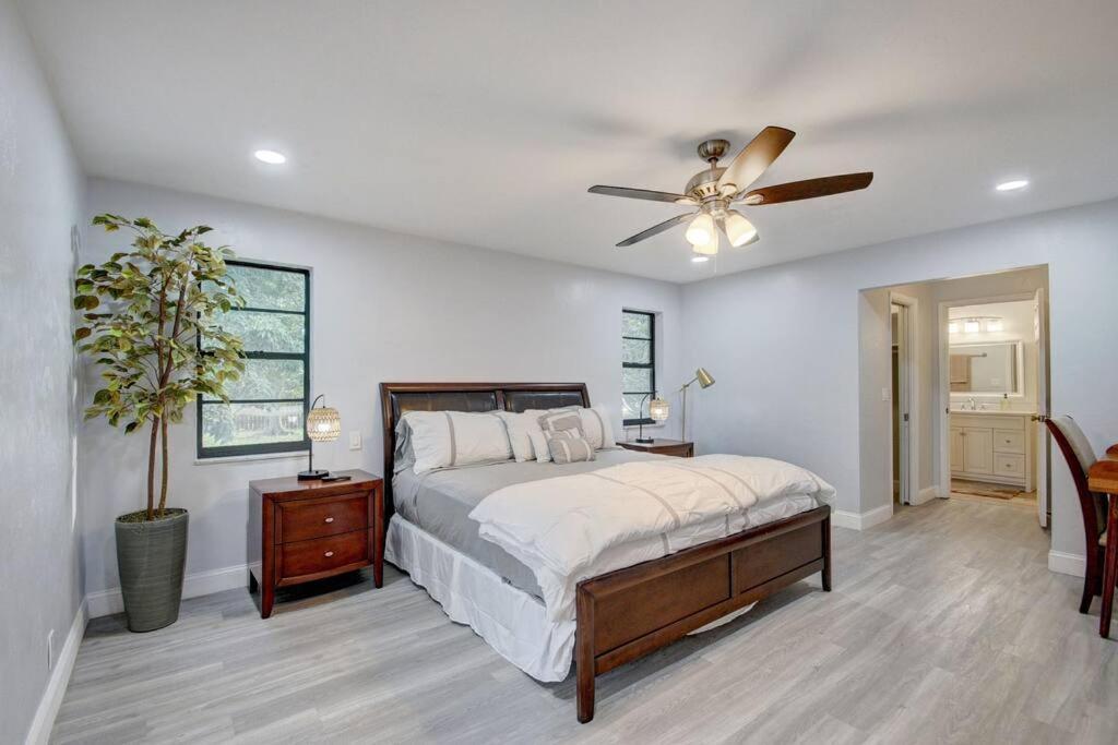 Ananda Farmhouse And Retreat. Lake Worth Beach Bagian luar foto