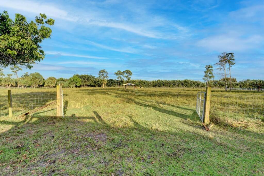 Ananda Farmhouse And Retreat. Lake Worth Beach Bagian luar foto