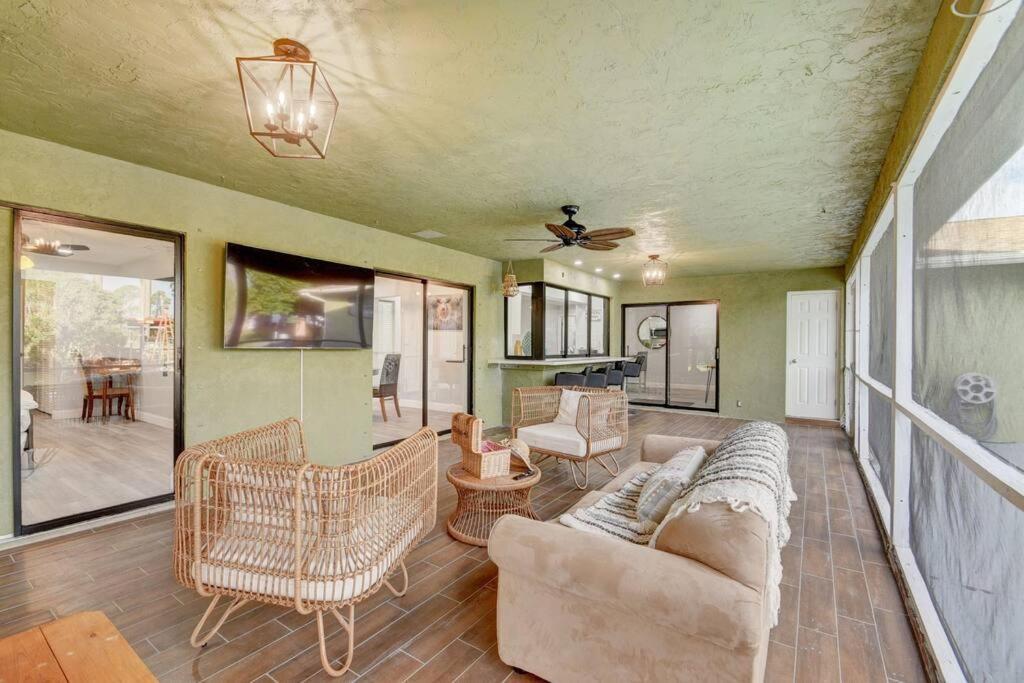 Ananda Farmhouse And Retreat. Lake Worth Beach Bagian luar foto