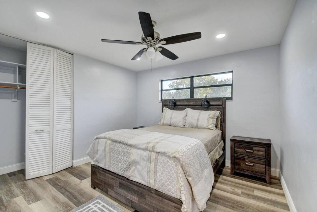 Ananda Farmhouse And Retreat. Lake Worth Beach Bagian luar foto