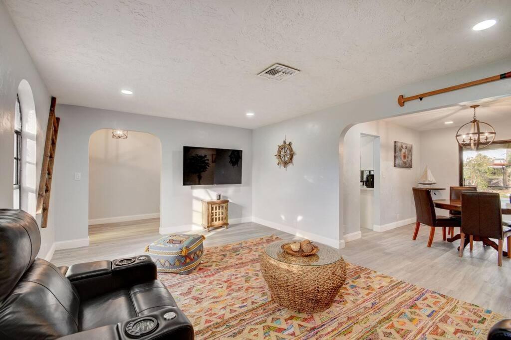 Ananda Farmhouse And Retreat. Lake Worth Beach Bagian luar foto