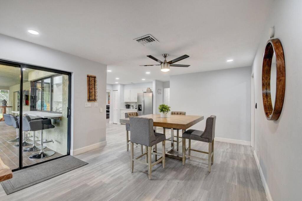 Ananda Farmhouse And Retreat. Lake Worth Beach Bagian luar foto
