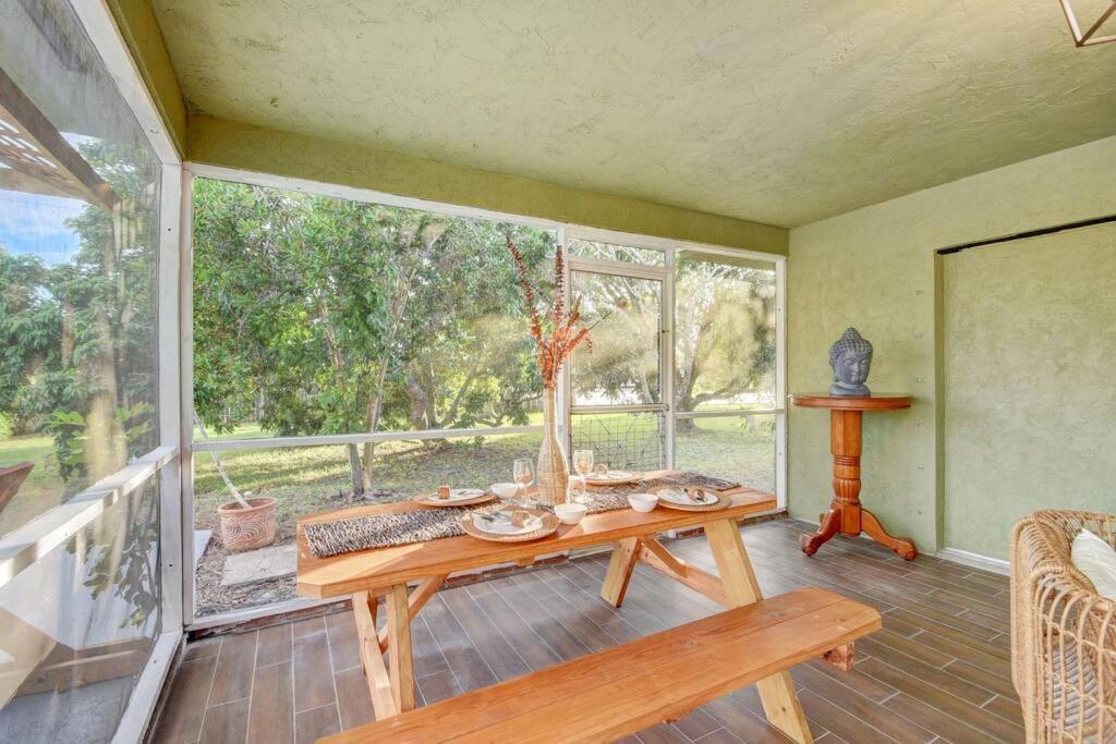Ananda Farmhouse And Retreat. Lake Worth Beach Bagian luar foto