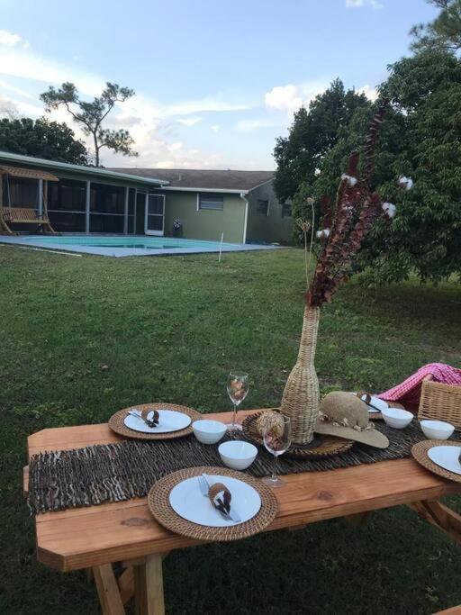 Ananda Farmhouse And Retreat. Lake Worth Beach Bagian luar foto