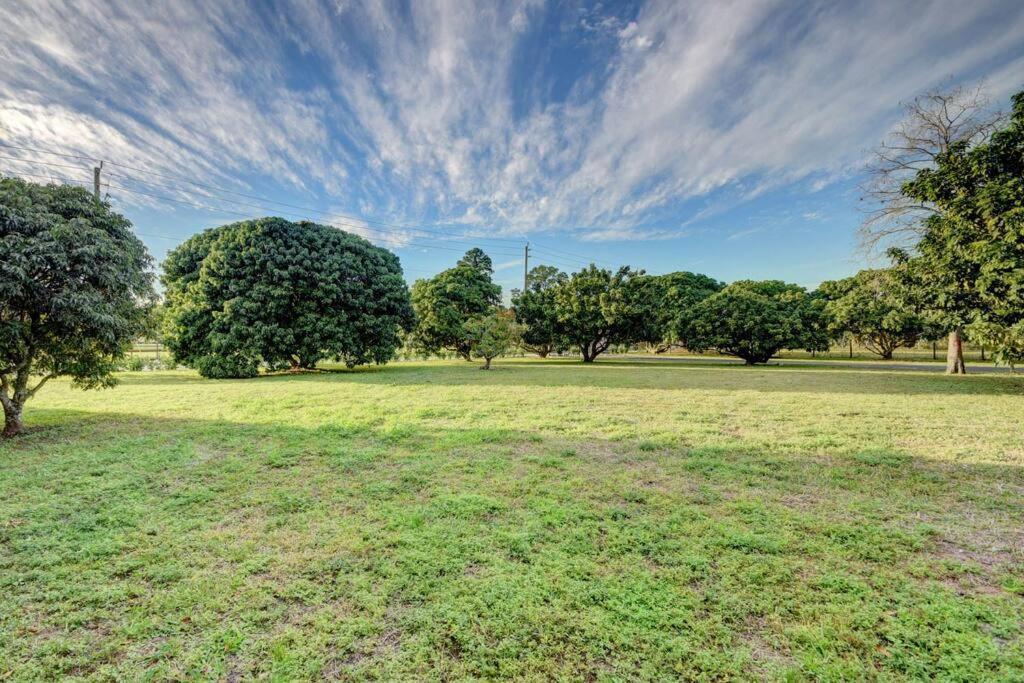 Ananda Farmhouse And Retreat. Lake Worth Beach Bagian luar foto